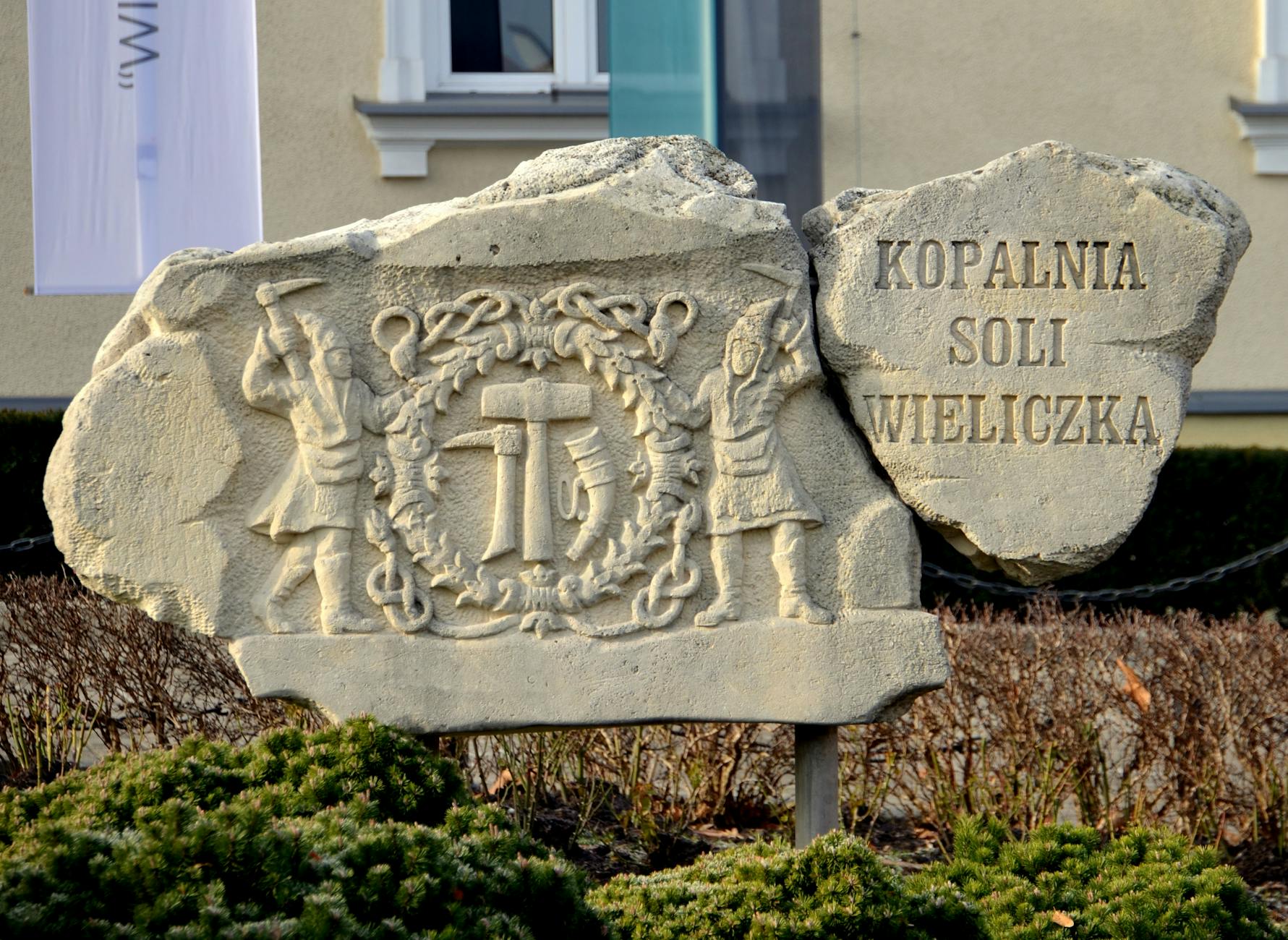 Panorama Gorzowa Wielkopolskiego z widokiem na rzekę Wartę i zabudowania miejskie.